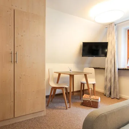 Guest house Haus Am Berg - Direkt Am Skihang 2*